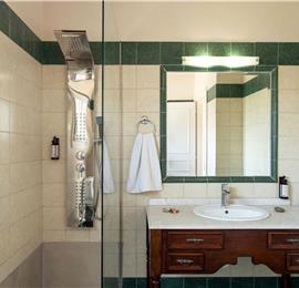 3 bedroom villa with heated pool in Kassiopi, Corfu, sleeps 6